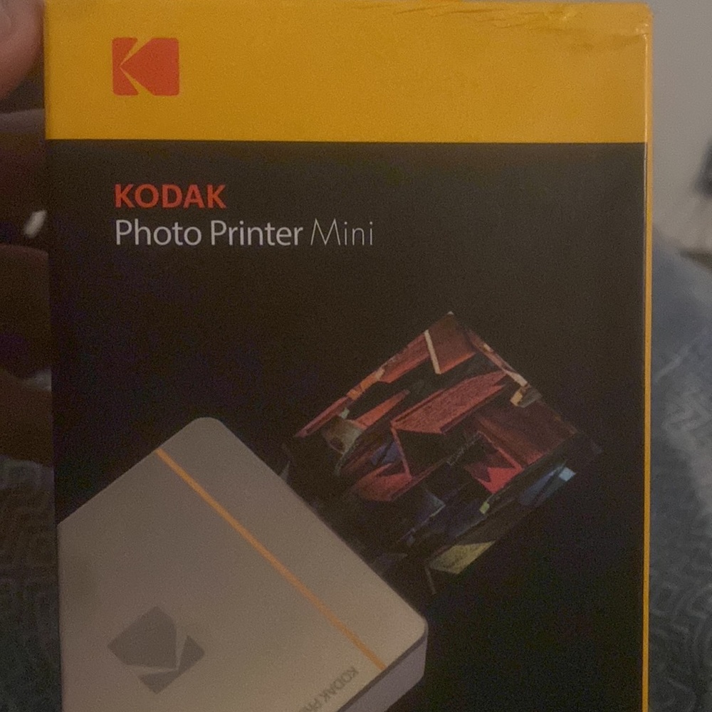 NEW KODAK PM-210G - Photo Printer Mini (Gold) for iPhone and Android - Picture 2 of 7